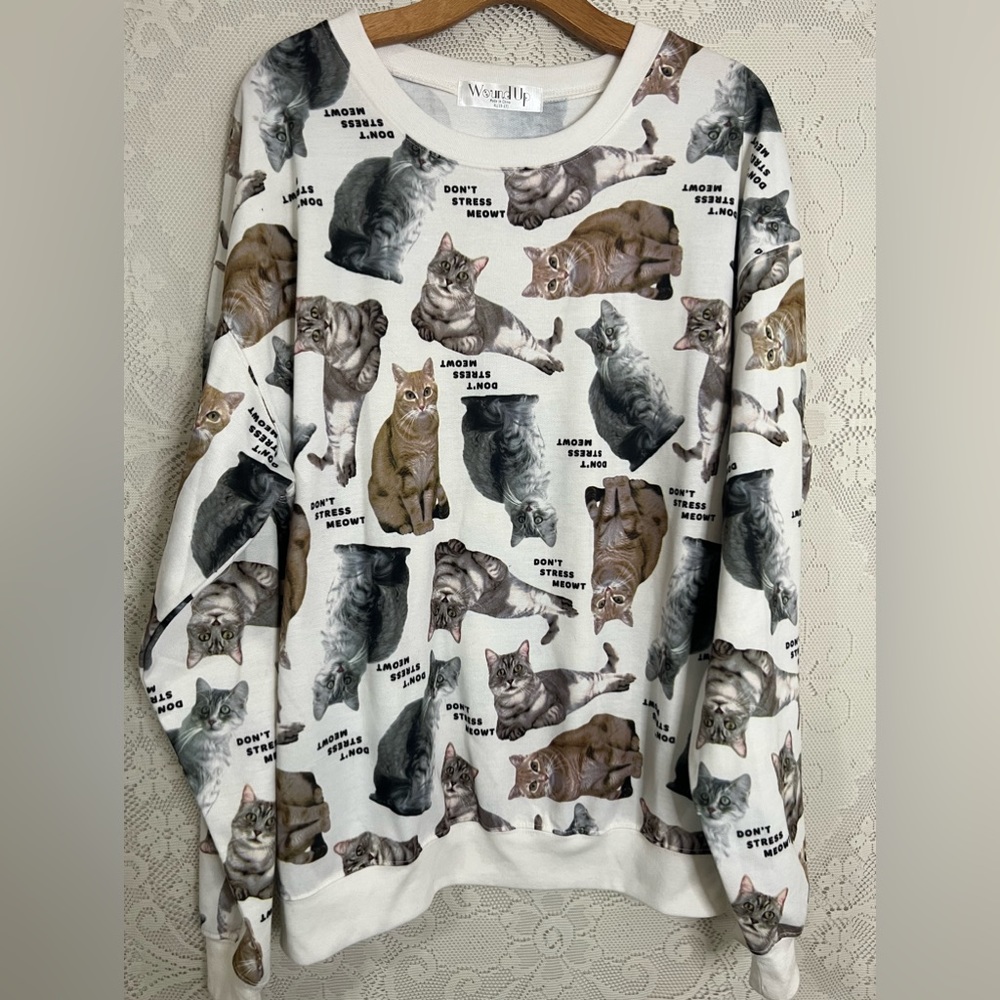 Women’s Novelty Cat Sweatshit,  Size XL, Wound up Crew neck sweatshirt